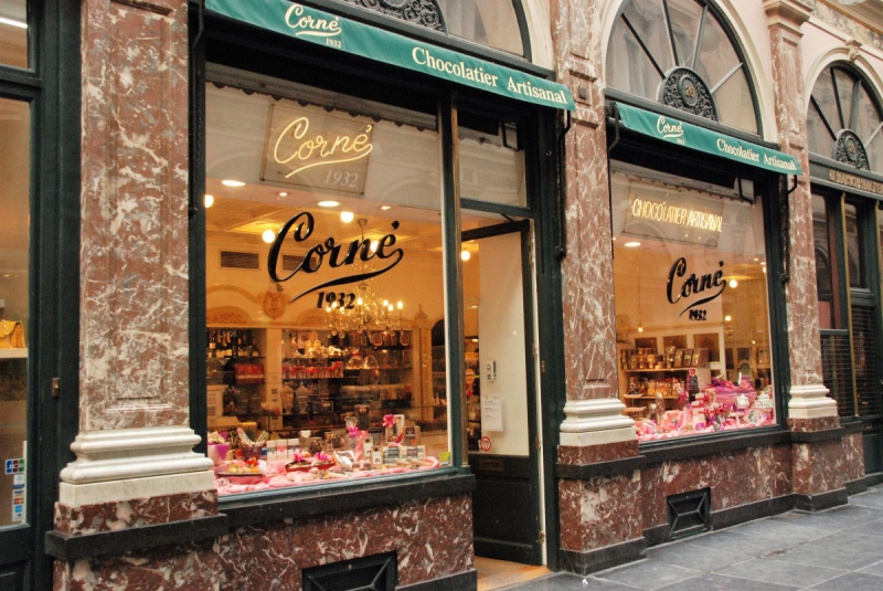 vente-MONTAUROUX-min_chocolate_chocolaterie_shop_luxury_chic_gallery_brussels_belgium-558146